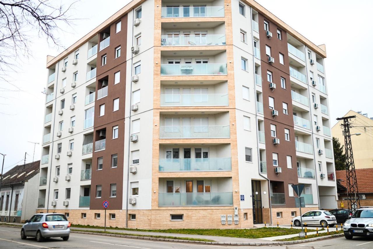 Lena Apartman Subotica Esterno foto
