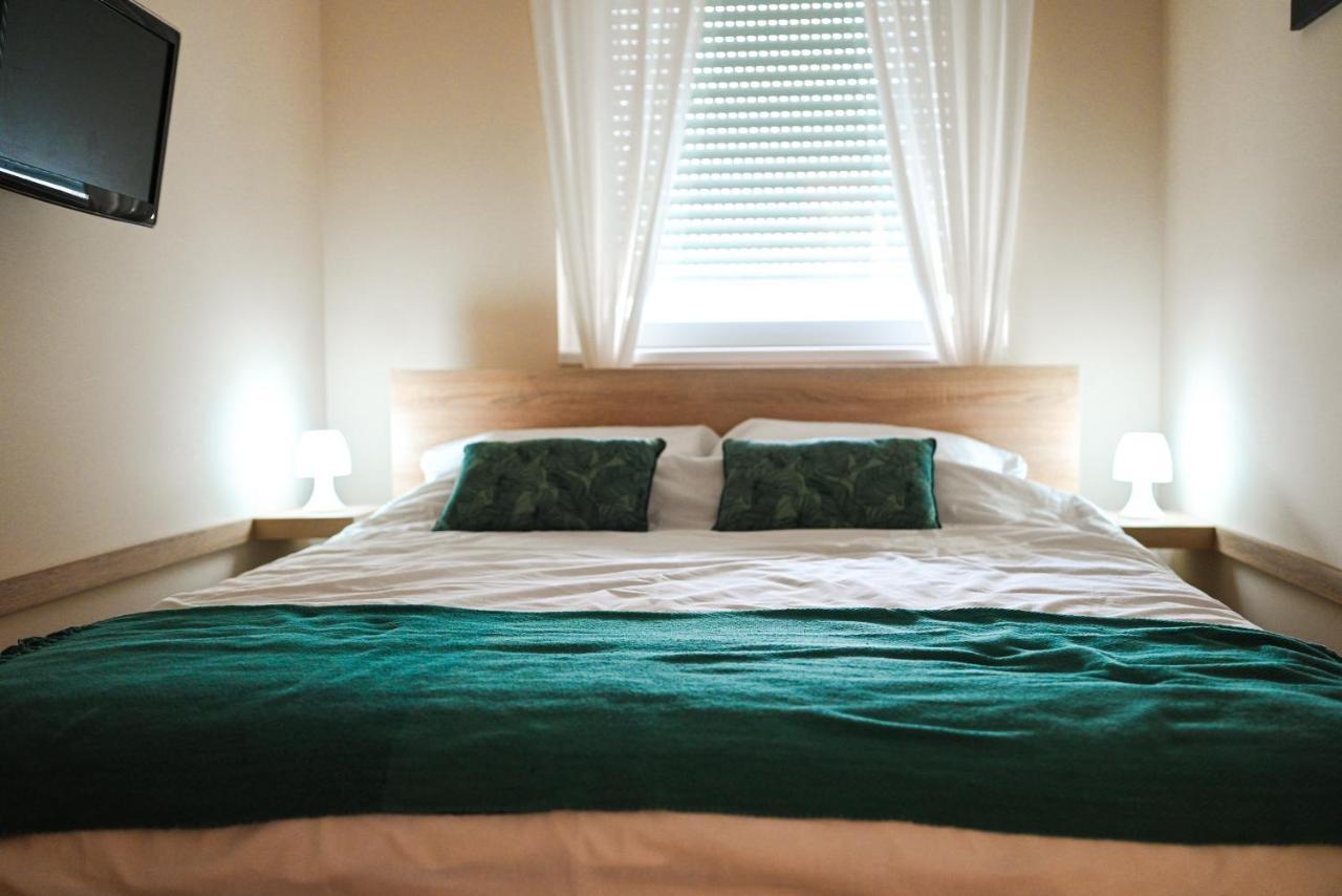 Lena Apartman Subotica Esterno foto